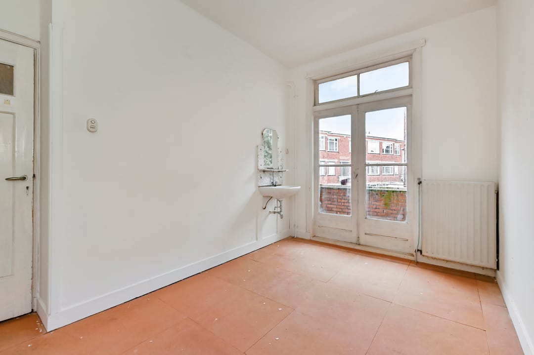 Spacious corner apartment with two bedrooms and sunny balcony near Zuiderpark — 27