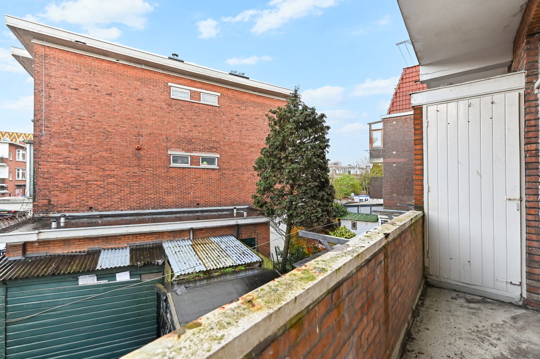 Spacious corner apartment with two bedrooms and sunny balcony near Zuiderpark — 31