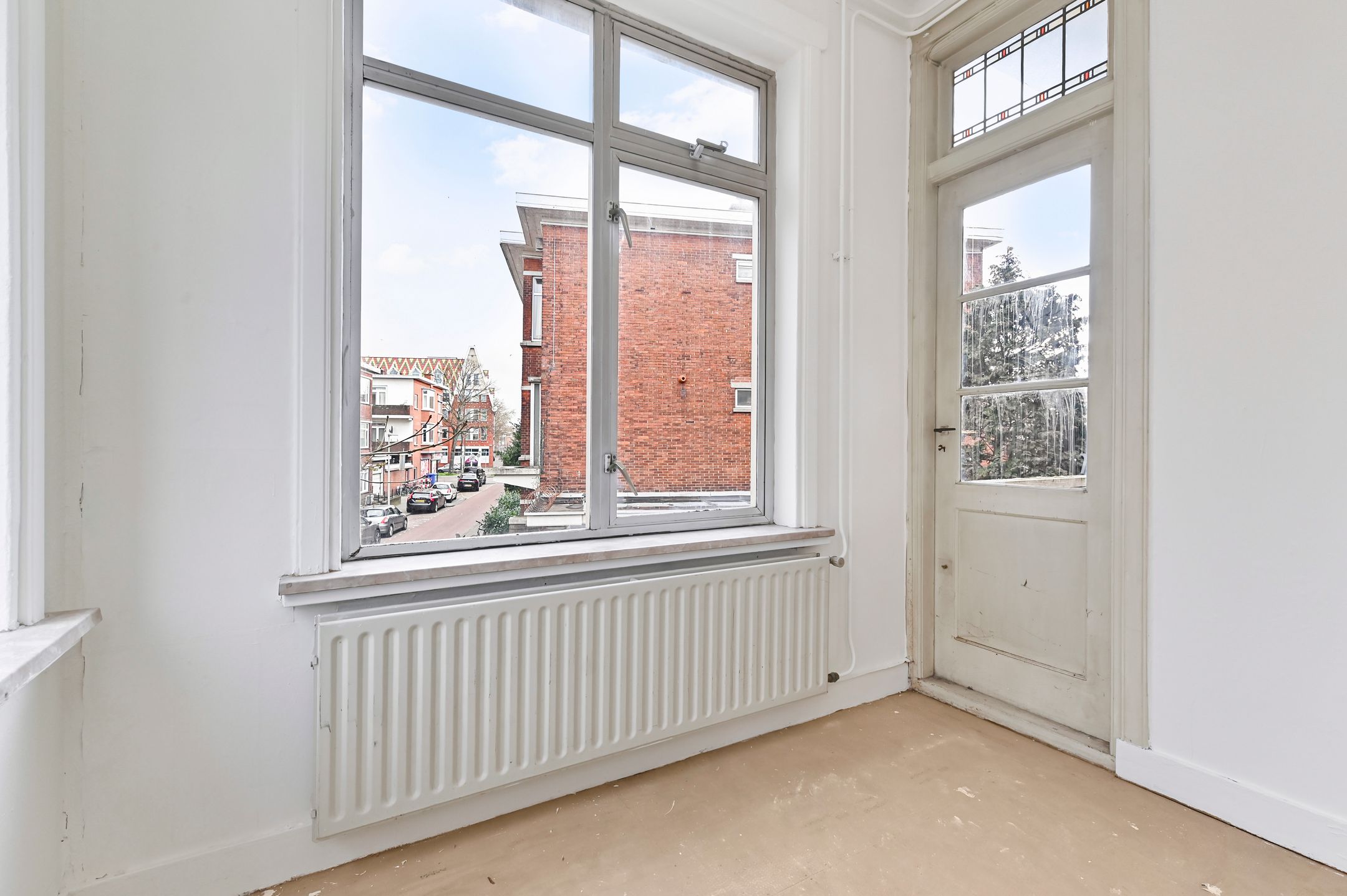 Spacious corner apartment with two bedrooms and sunny balcony near Zuiderpark — 21