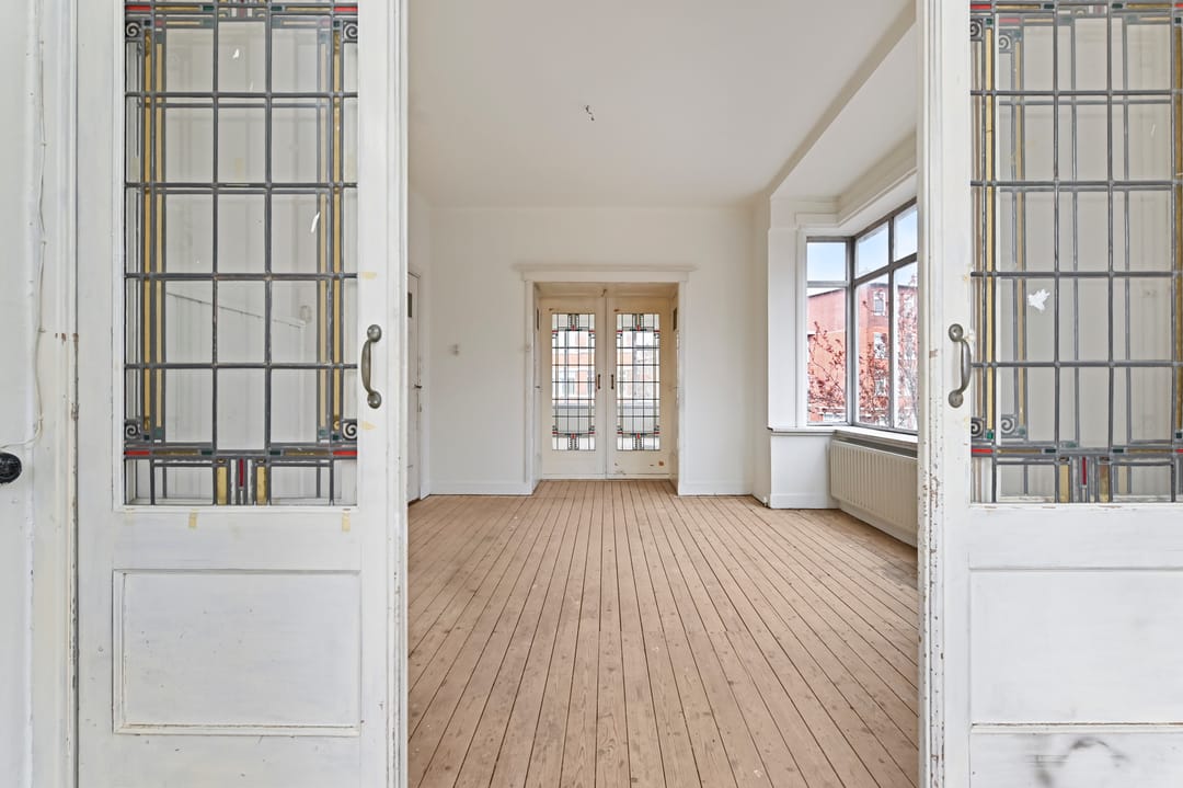 Spacious corner apartment with two bedrooms and sunny balcony near Zuiderpark — 16