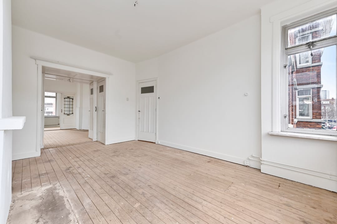 Spacious corner apartment with two bedrooms and sunny balcony near Zuiderpark — 13