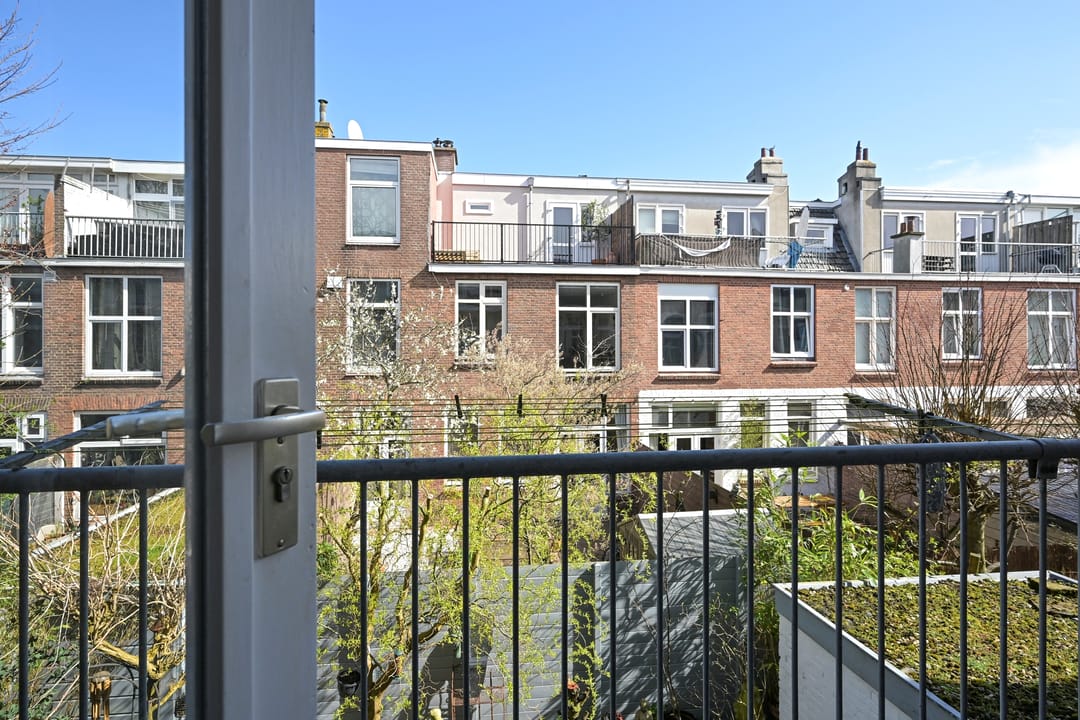 Spacious Renovated Apartment with XL Living Room in Popular Valkenboskwartier — 30