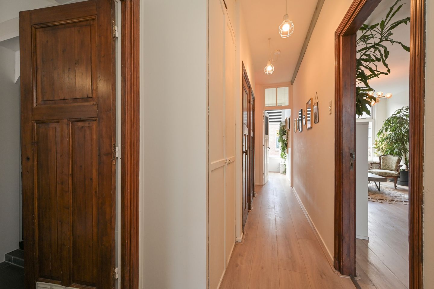 Spacious Renovated Apartment with XL Living Room in Popular Valkenboskwartier — 19