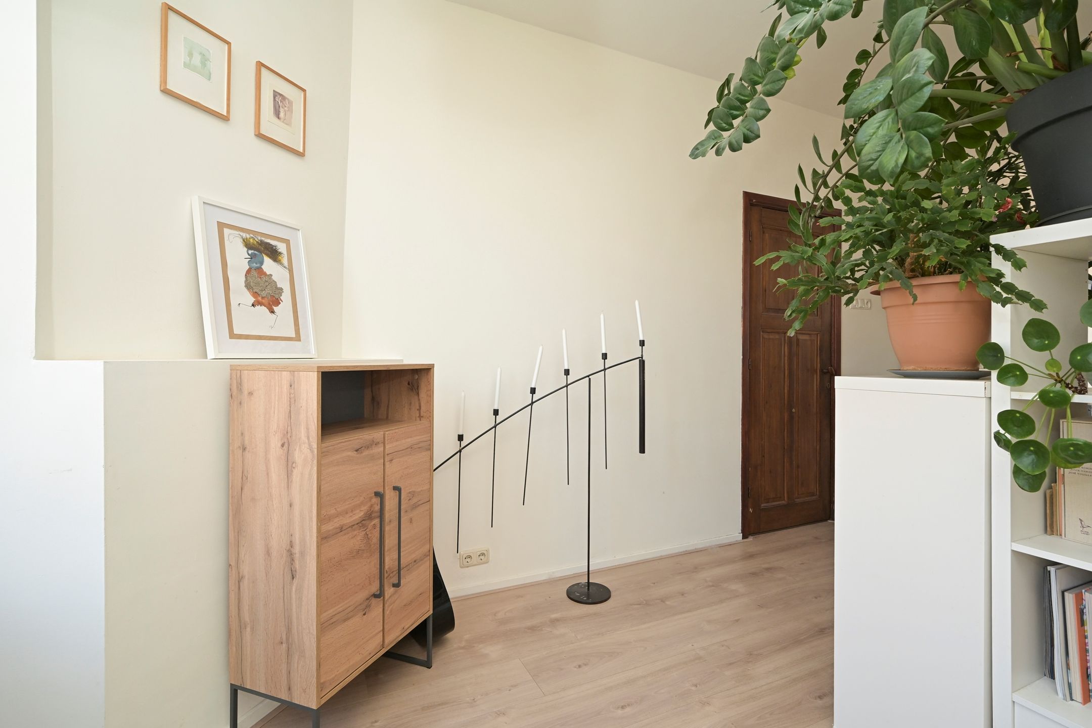 Spacious Renovated Apartment with XL Living Room in Popular Valkenboskwartier — 23