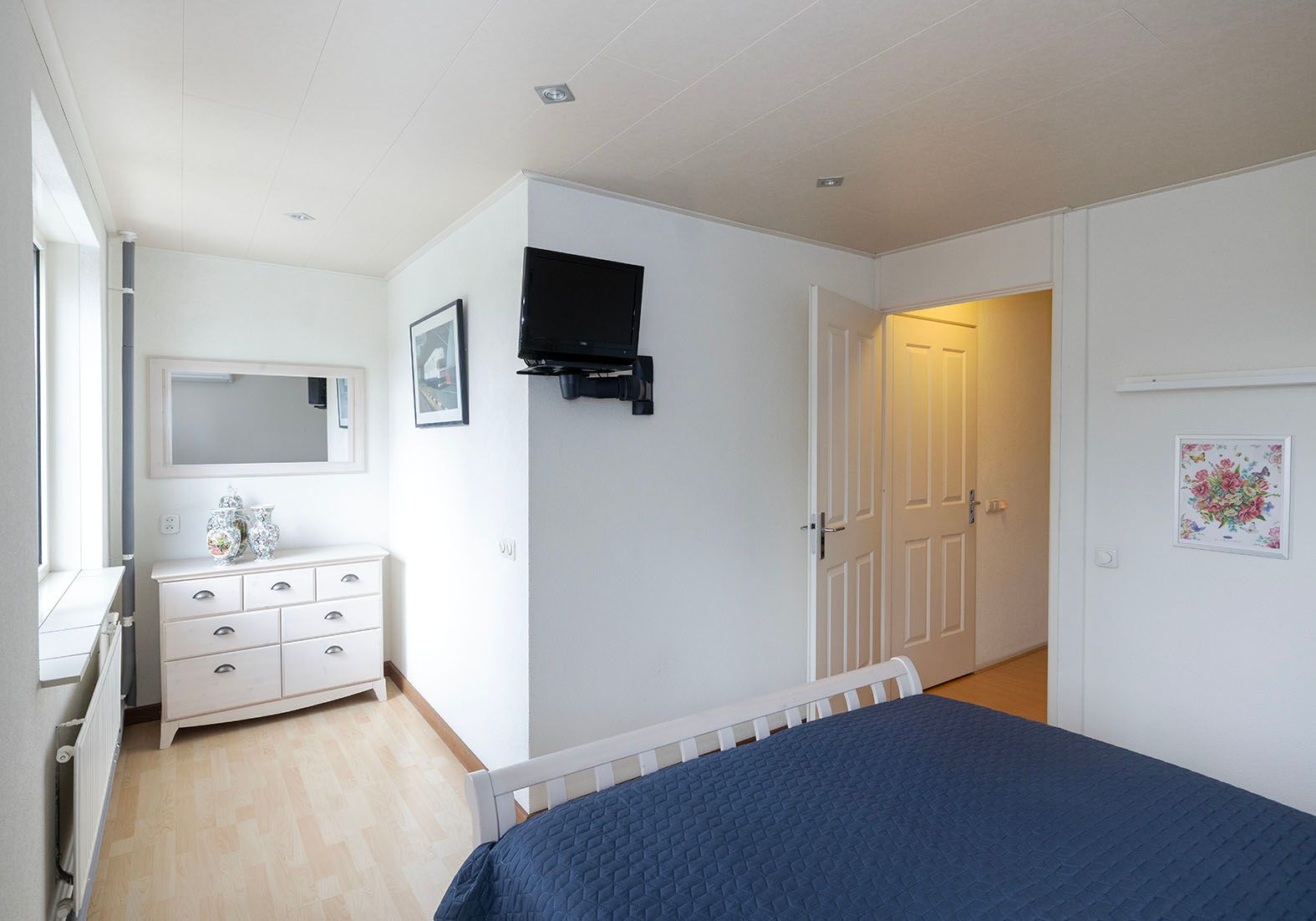 Spacious Semi-Detached Home with Garage and Serre in Uden Center — 16