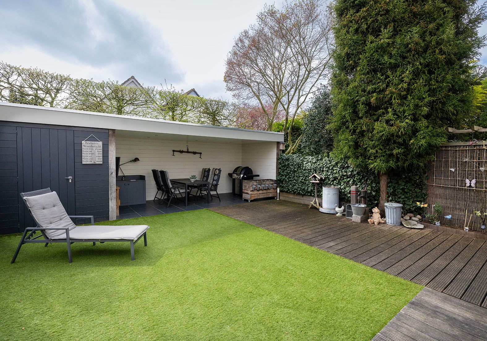 Spacious Semi-Detached Home with Garage and Serre in Uden Center — 31