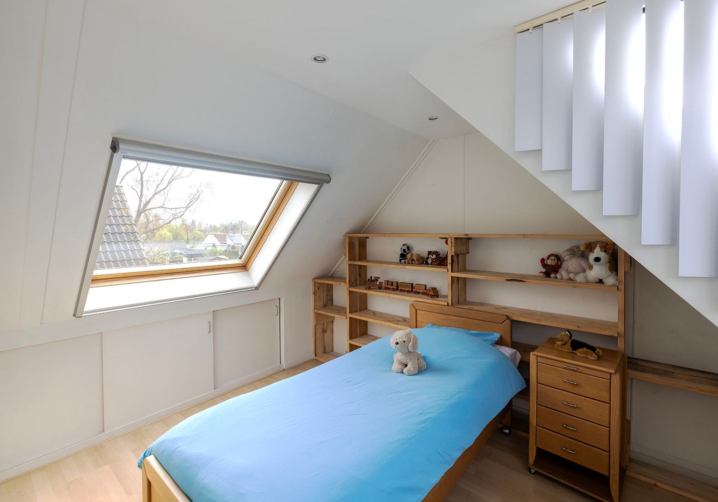 Spacious Semi-Detached Home with Garage and Serre in Uden Center — 24