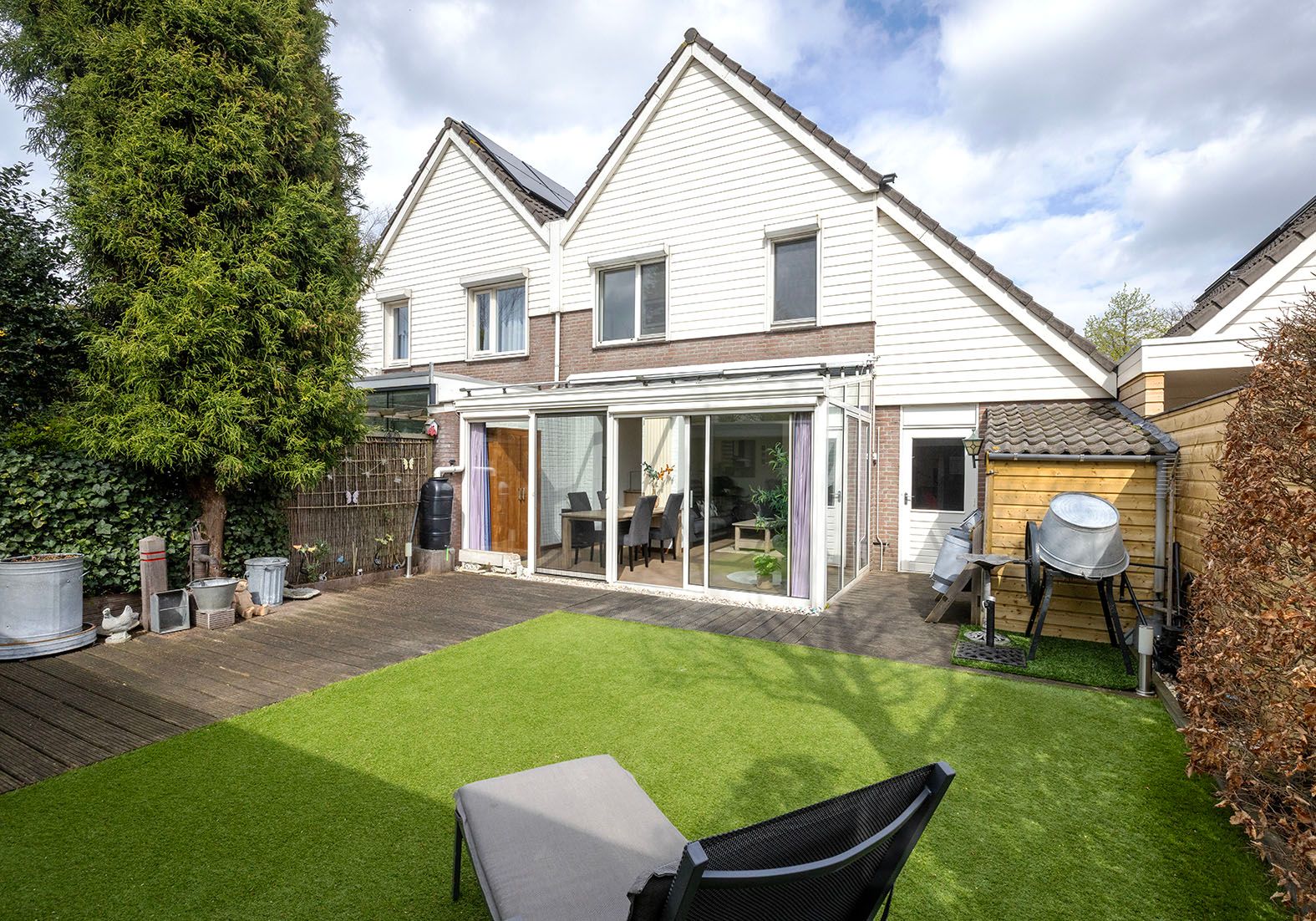 Spacious Semi-Detached Home with Garage and Serre in Uden Center — 28