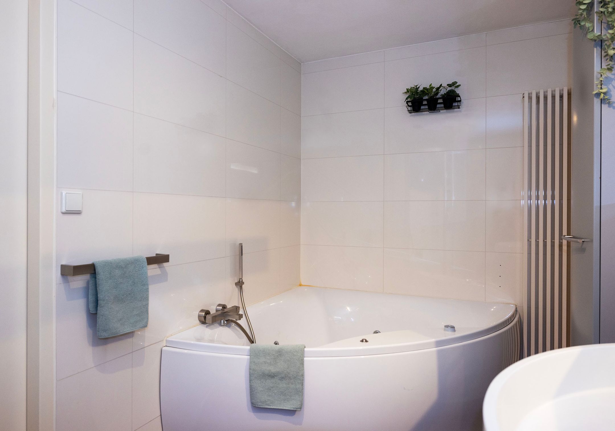 Spacious Semi-Detached Home with Garage and Serre in Uden Center — 19