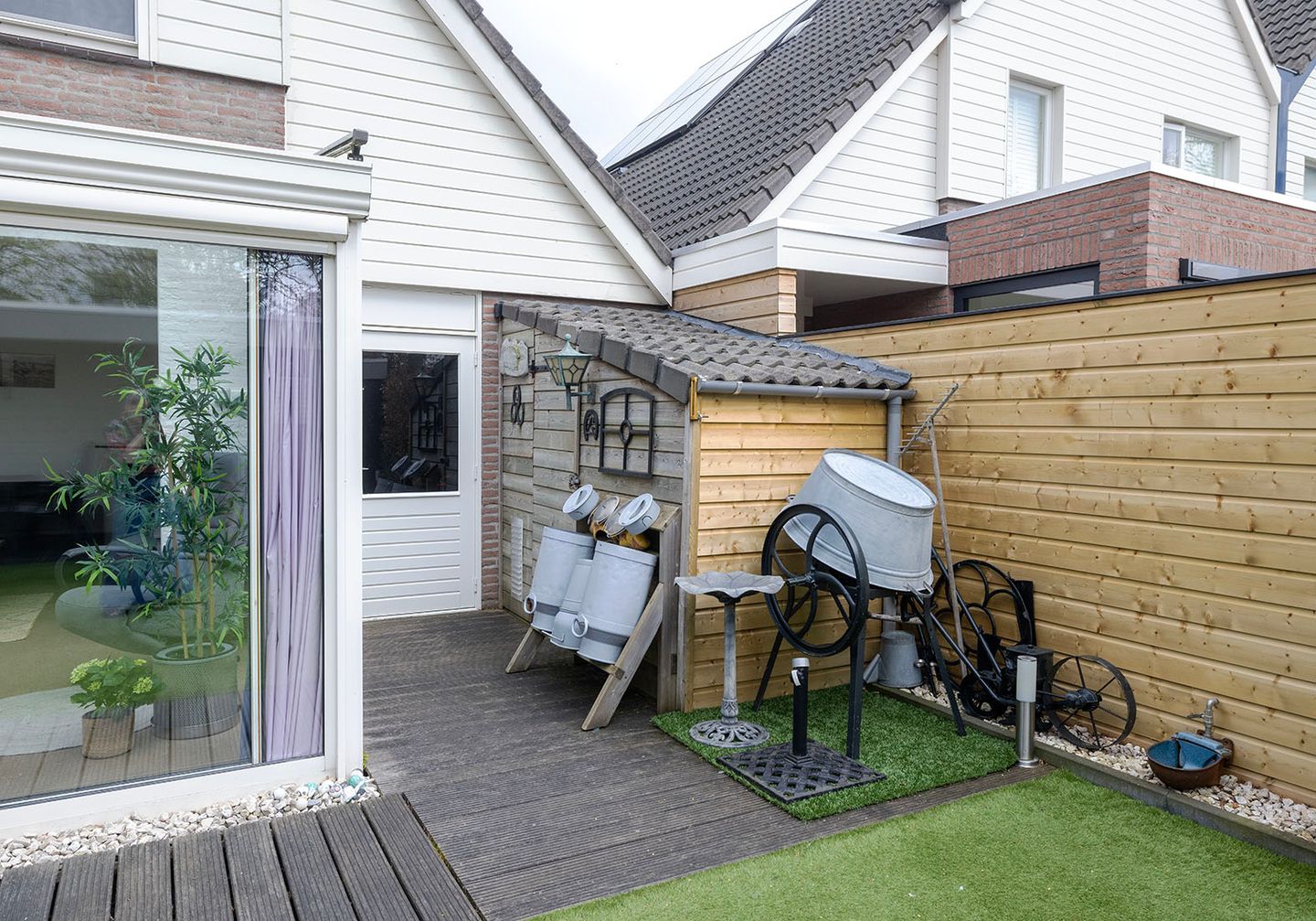 Spacious Semi-Detached Home with Garage and Serre in Uden Center — 30