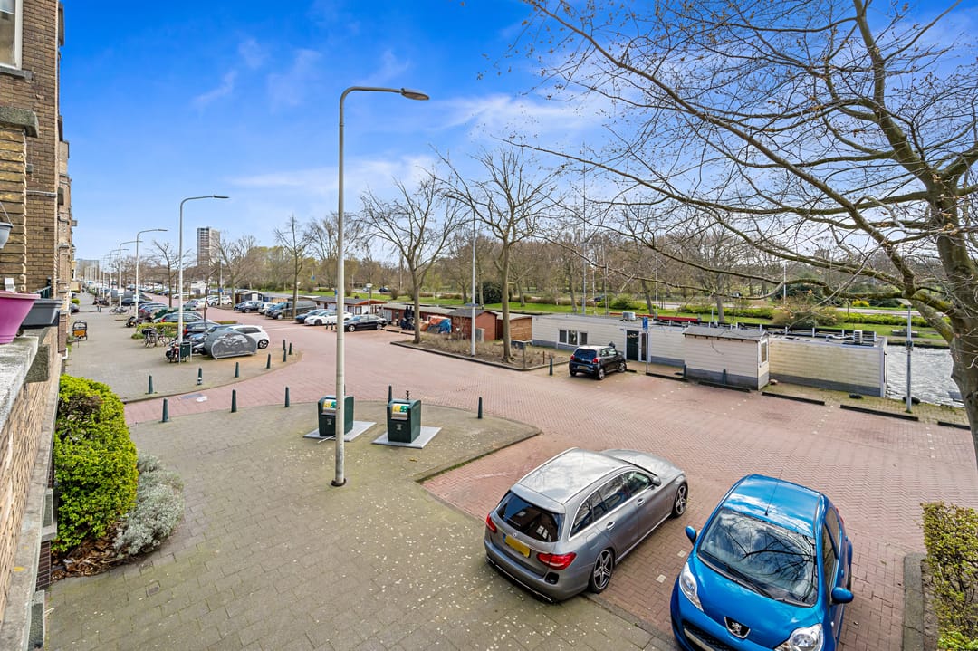 Spacious apartment with park views in Den Haag Oostbroek-Zuid — 27
