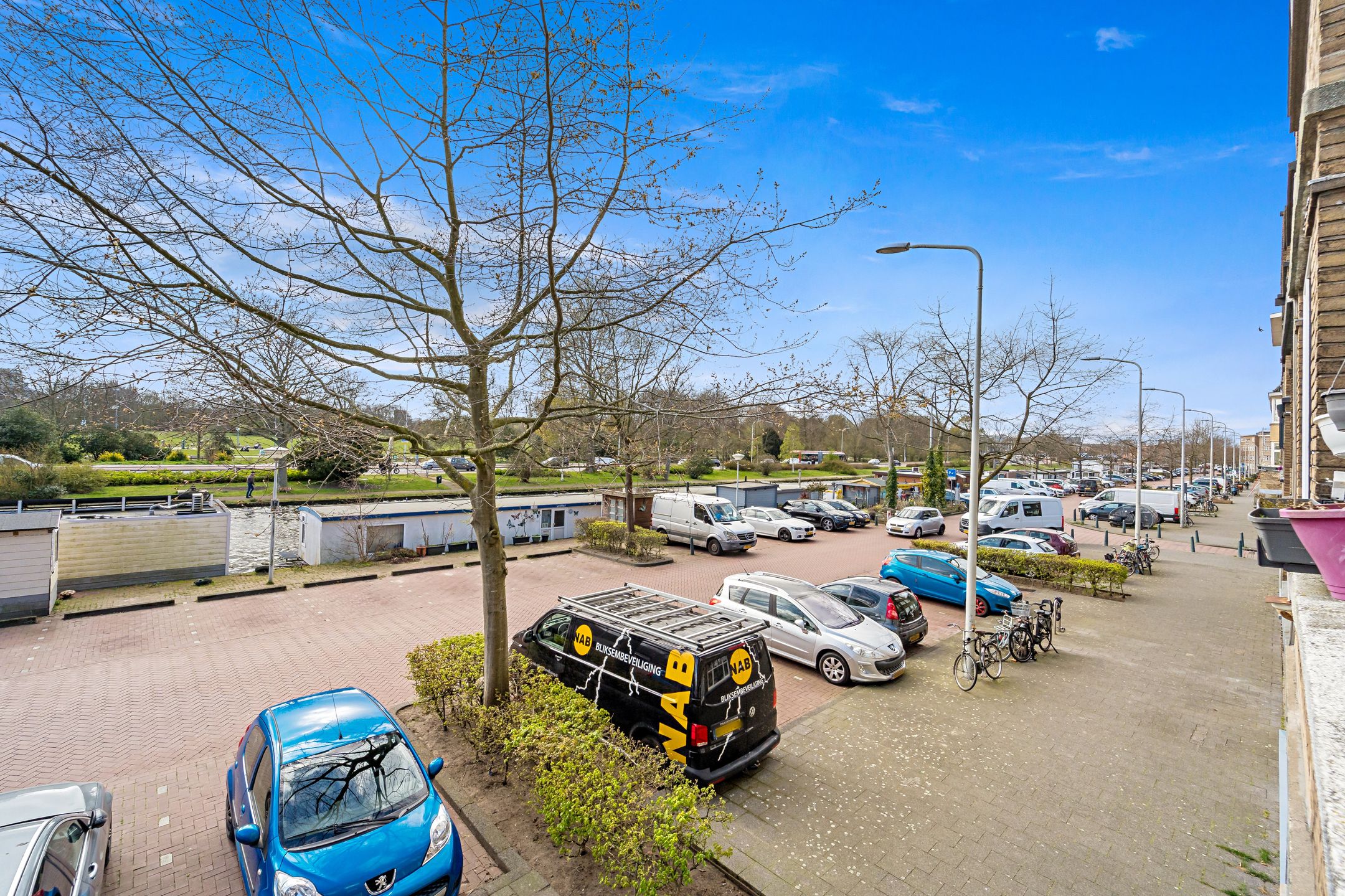 Spacious apartment with park views in Den Haag Oostbroek-Zuid — 26