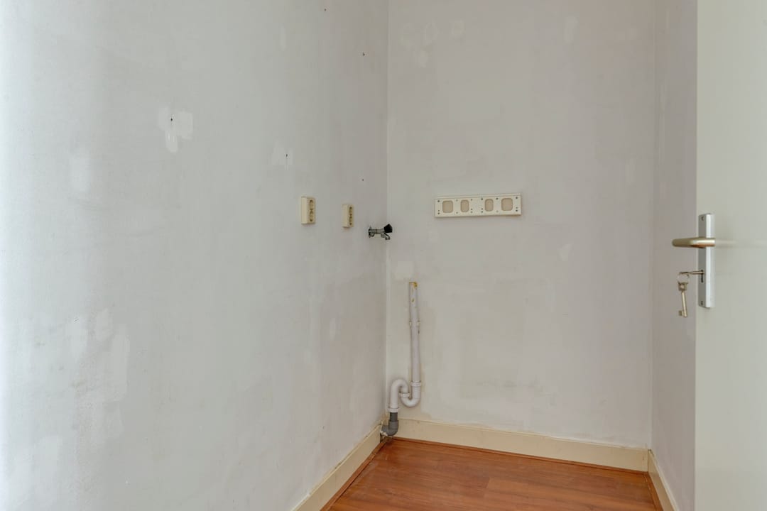 Modern and Ready to Move In Apartment in Rotterdam Nieuwe Westen — 17