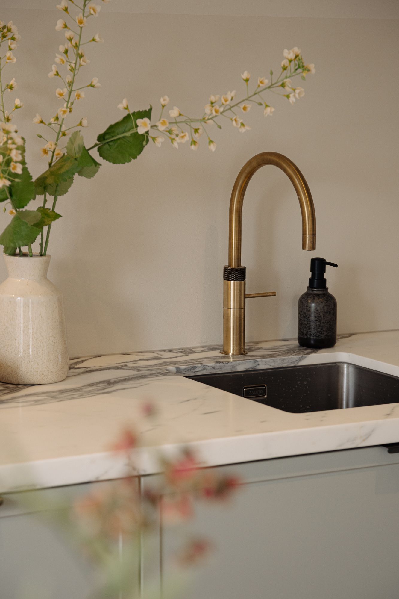 Photo 12 of Albert Neuhuysstraat 14-4