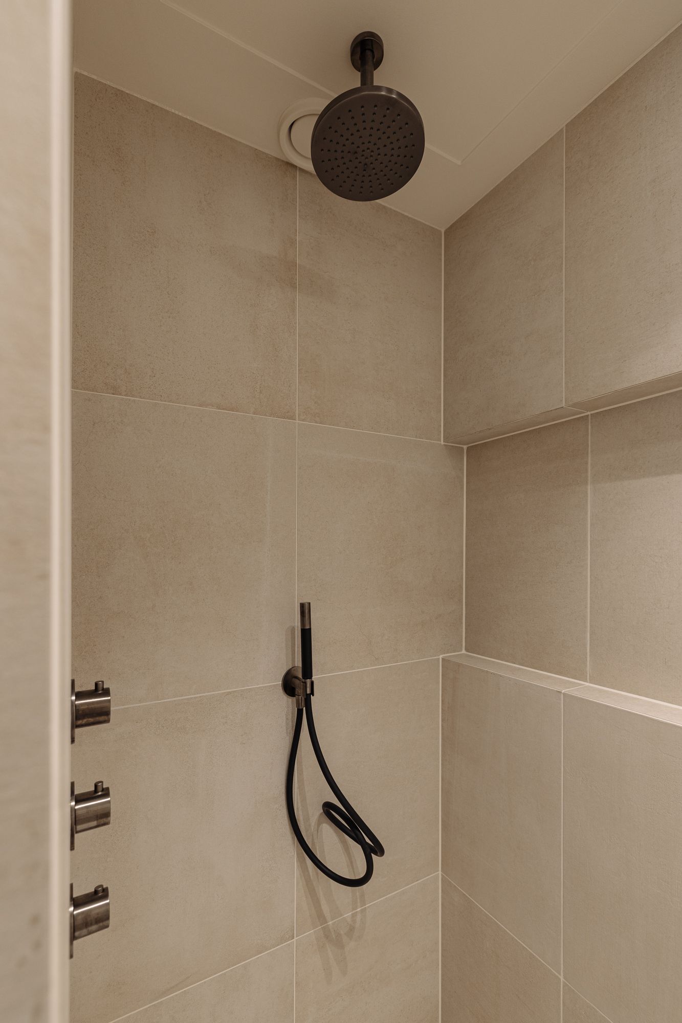 Photo 29 of Albert Neuhuysstraat 14-4