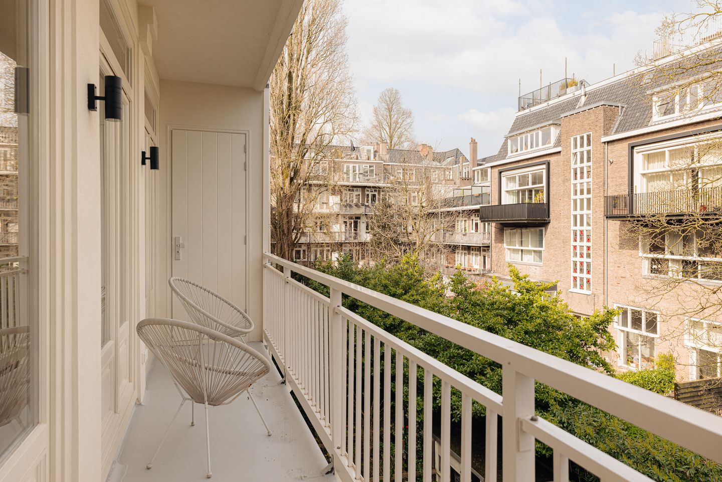 Turn-key apartment in Amsterdam Zuid with views over a green square — 19