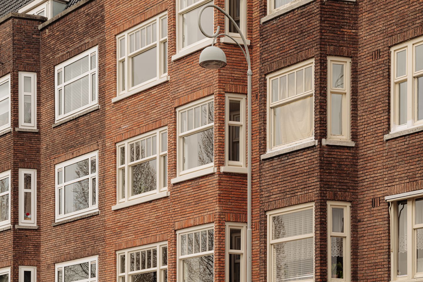Turn-key apartment in Amsterdam Zuid with views over a green square — 25