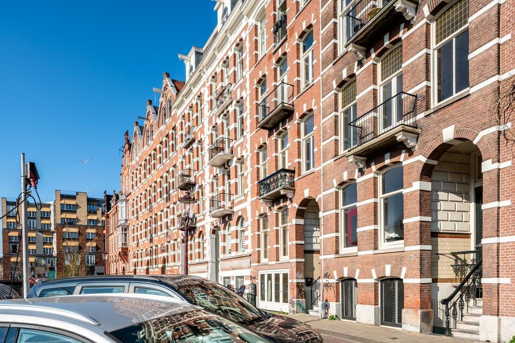 Spacious Canal-Side Apartment with Views Over the Singelgracht — 15
