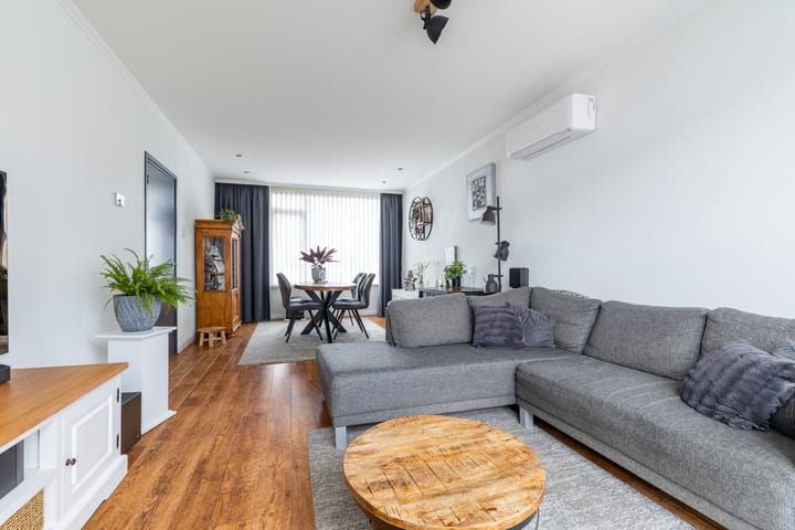 Photo 2 of van der Waalstraat 27