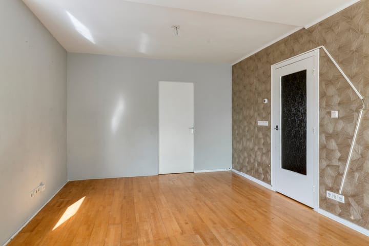 Appartement te koop: Linnaeusstraat 148, Zaandam