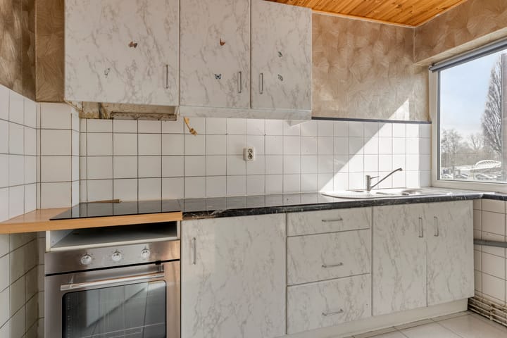 Appartement te koop: Linnaeusstraat 148, Zaandam