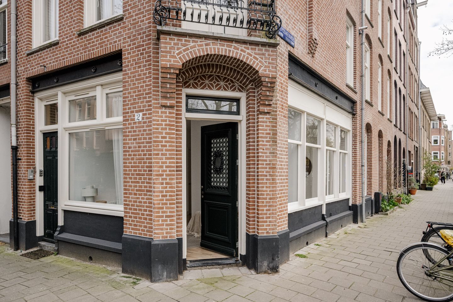 Spacious Corner Ground-Floor Apartment in De Pijp with Water Views — 19