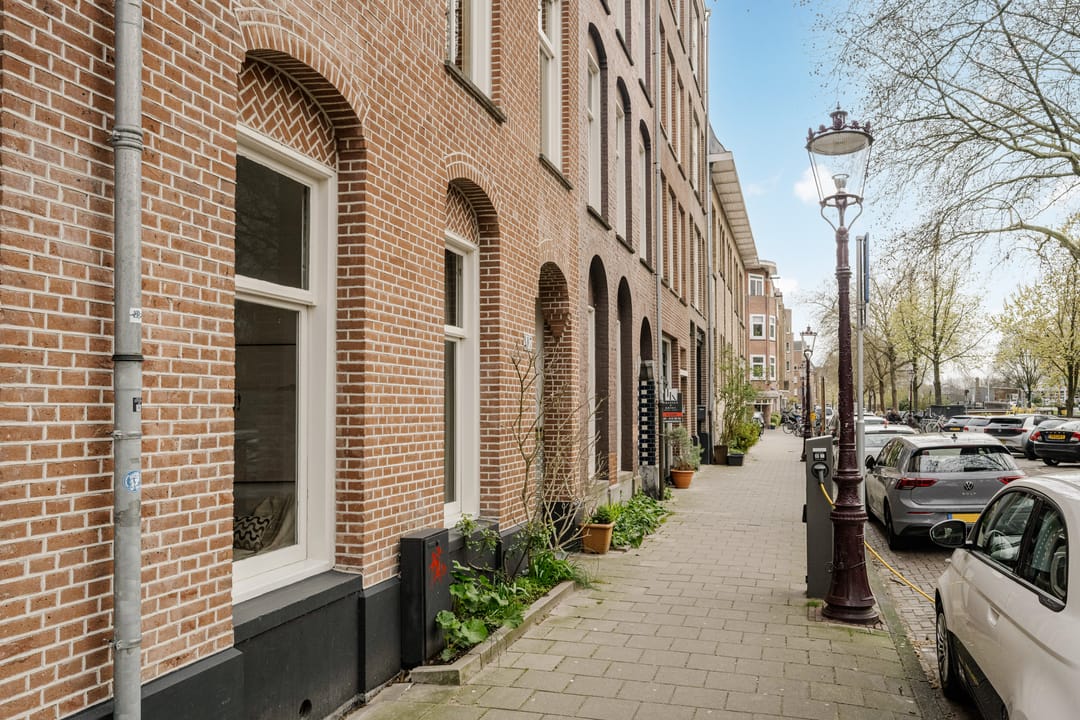 Spacious Corner Ground-Floor Apartment in De Pijp with Water Views — 30
