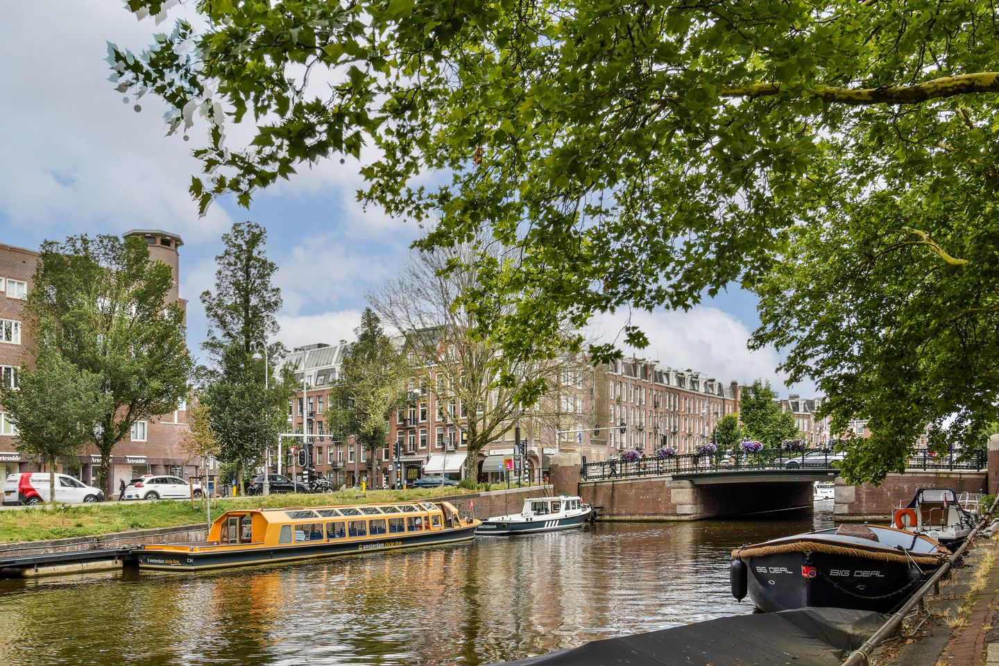 Spacious Corner Ground-Floor Apartment in De Pijp with Water Views — 33