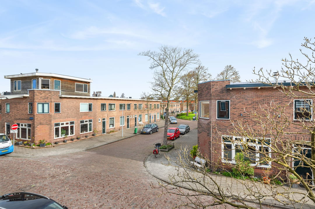 Renovated 1930s Family Home with 5 Bedrooms in Haarlem Bomenbuurt — 28
