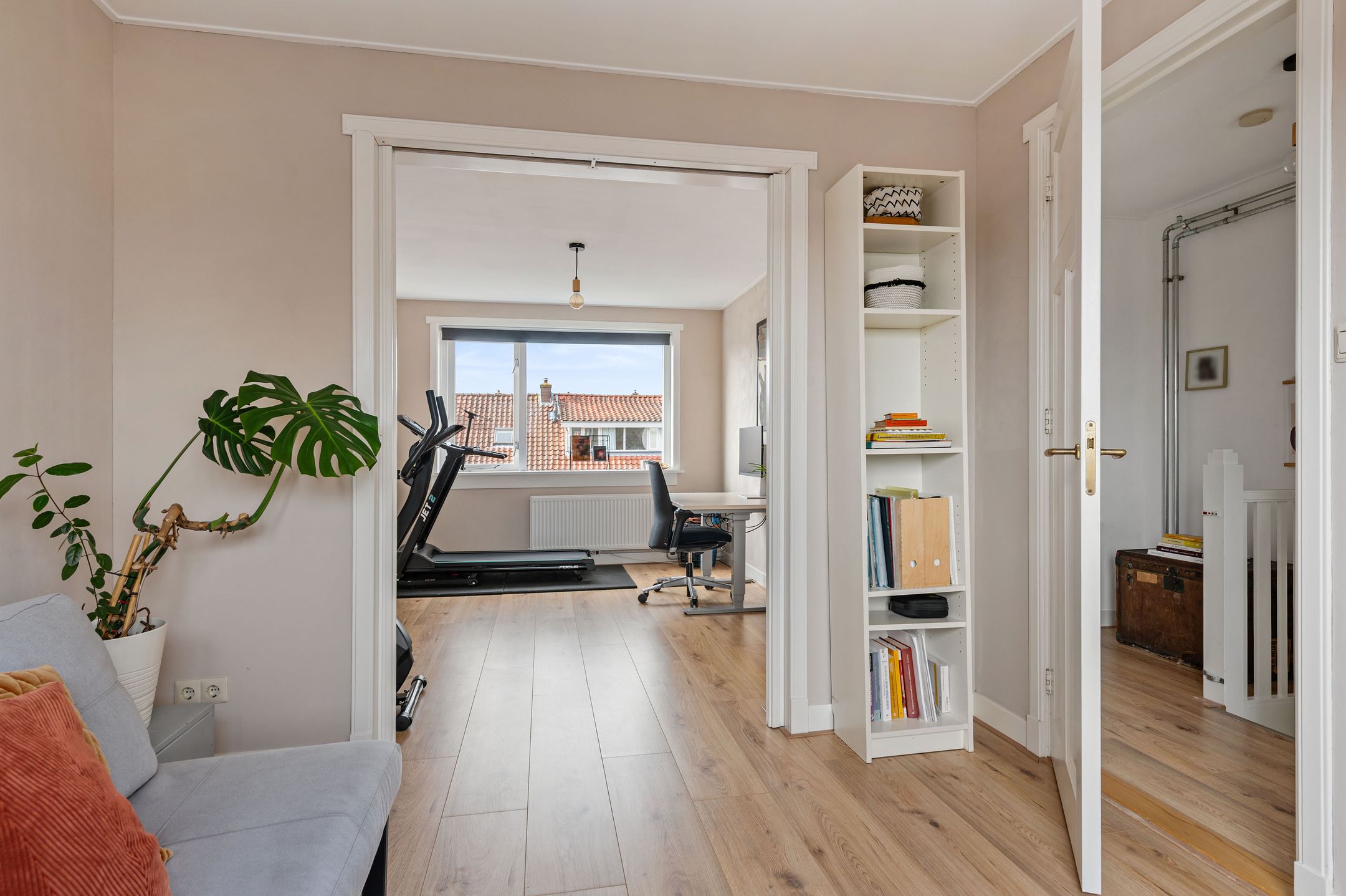 Renovated 1930s Family Home with 5 Bedrooms in Haarlem Bomenbuurt — 34