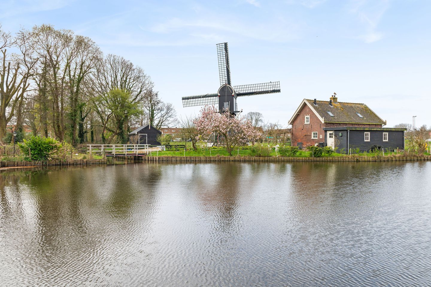 Renovated 1930s Family Home with 5 Bedrooms in Haarlem Bomenbuurt — 44