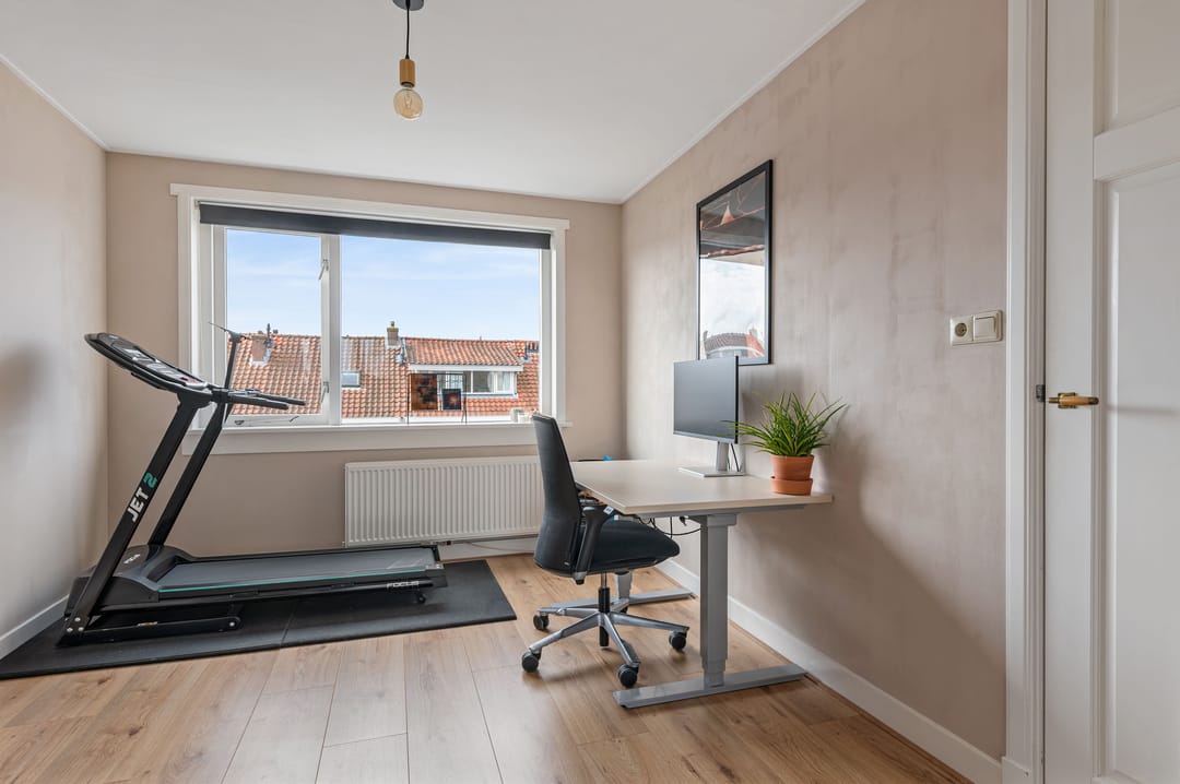 Renovated 1930s Family Home with 5 Bedrooms in Haarlem Bomenbuurt — 36