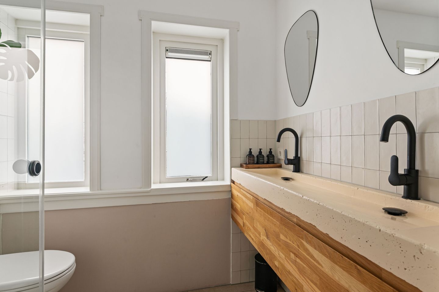 Renovated 1930s Family Home with 5 Bedrooms in Haarlem Bomenbuurt — 25