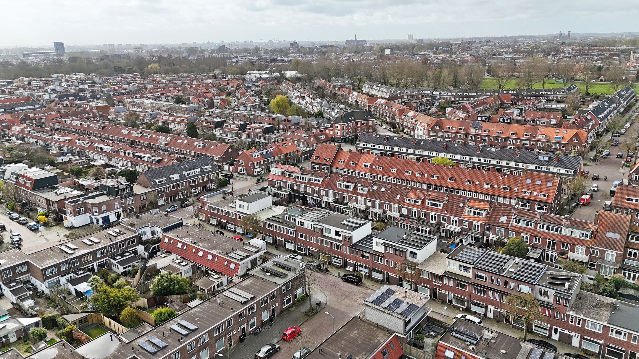 Renovated 1930s Family Home with 5 Bedrooms in Haarlem Bomenbuurt — 43
