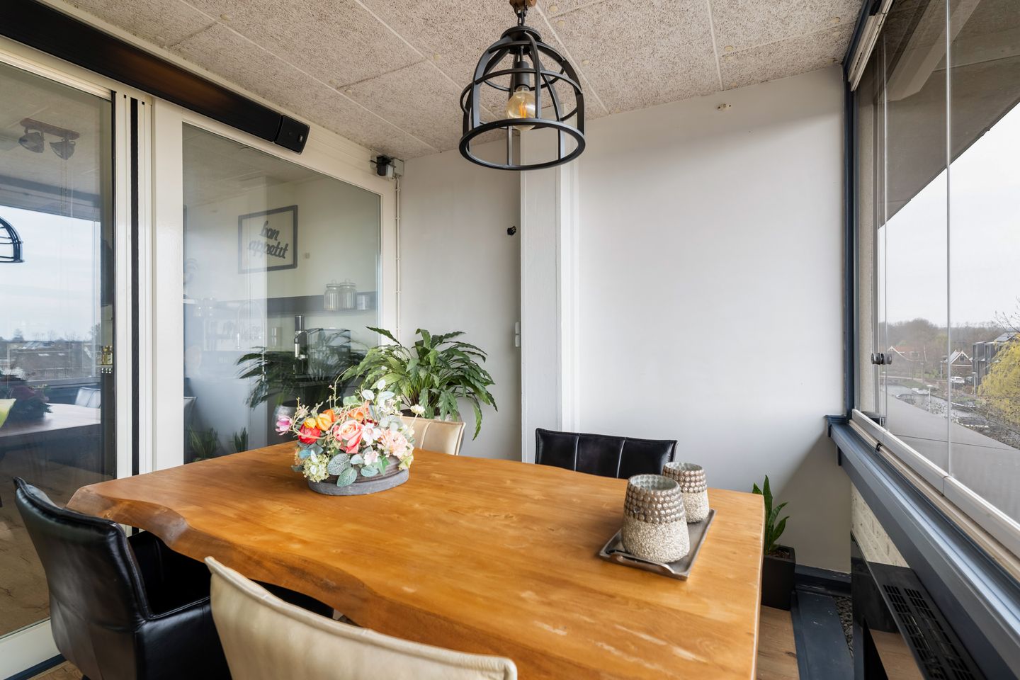 Modern Corner Apartment with Panoramic Views and Year-Round Loggia — 19