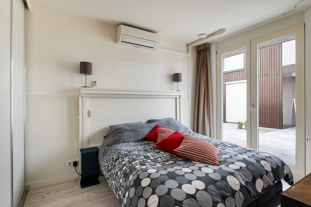 Modern Corner Apartment with Panoramic Views and Year-Round Loggia — 23