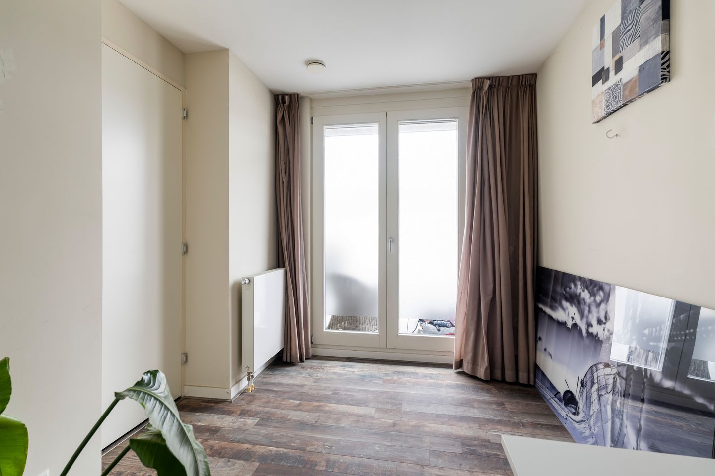 Modern Corner Apartment with Panoramic Views and Year-Round Loggia — 25