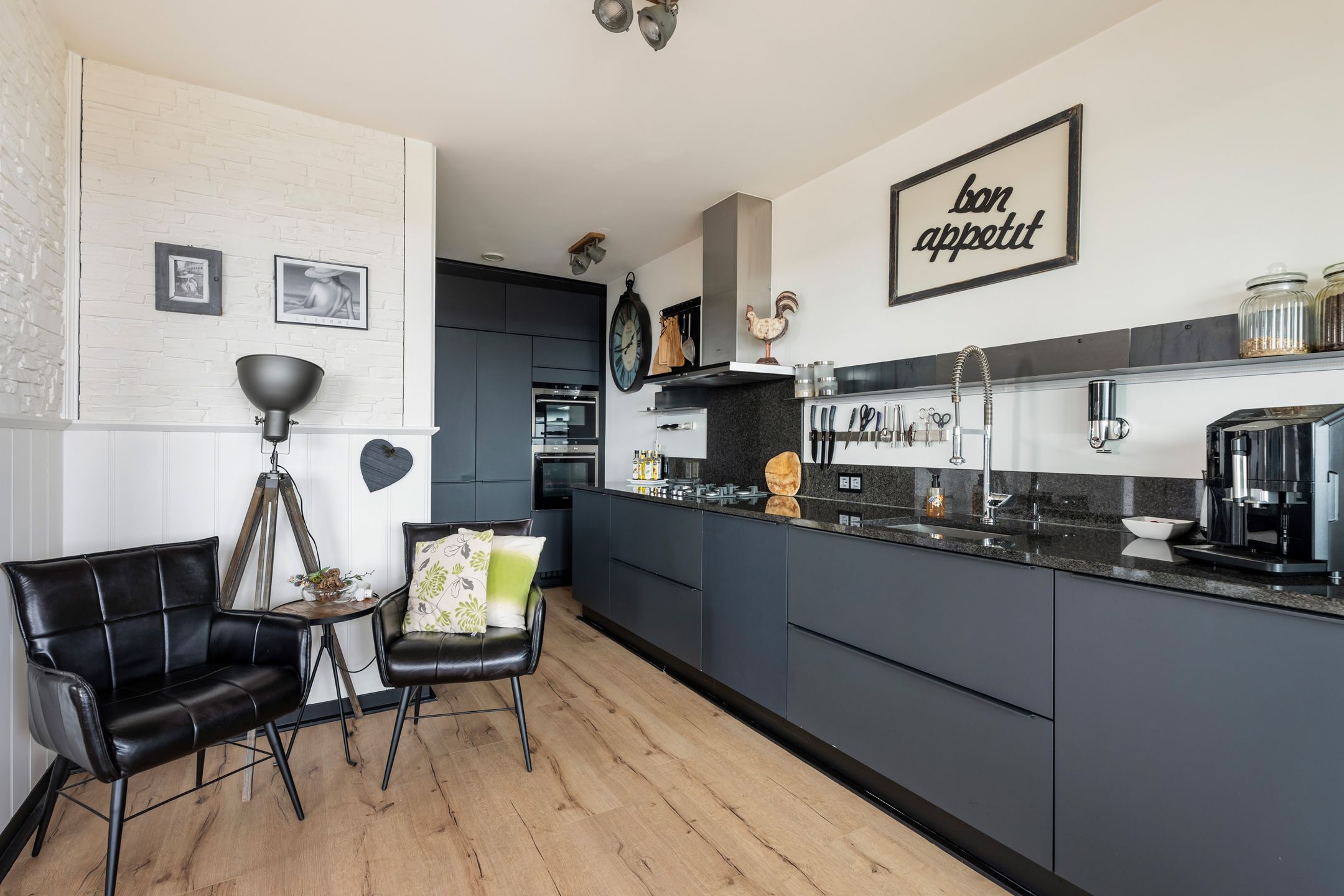 Modern Corner Apartment with Panoramic Views and Year-Round Loggia — 21