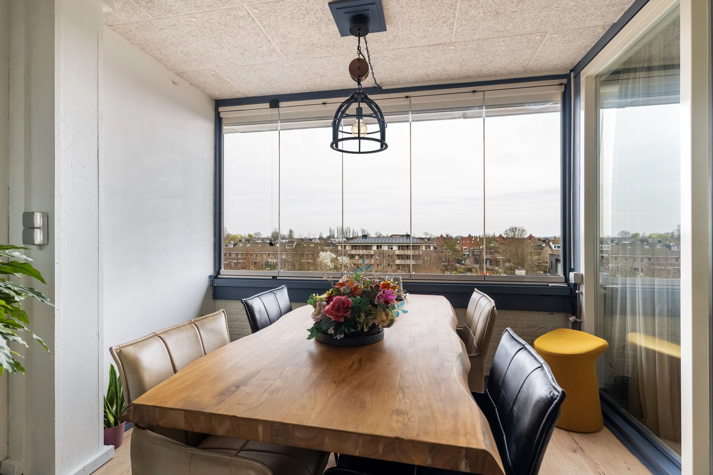 Modern Corner Apartment with Panoramic Views and Year-Round Loggia — 20