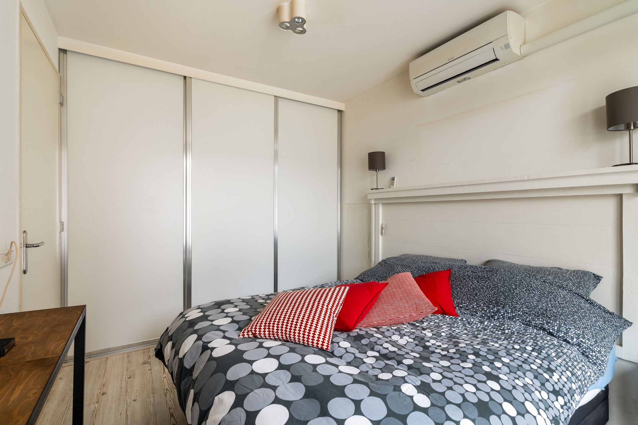 Modern Corner Apartment with Panoramic Views and Year-Round Loggia — 24