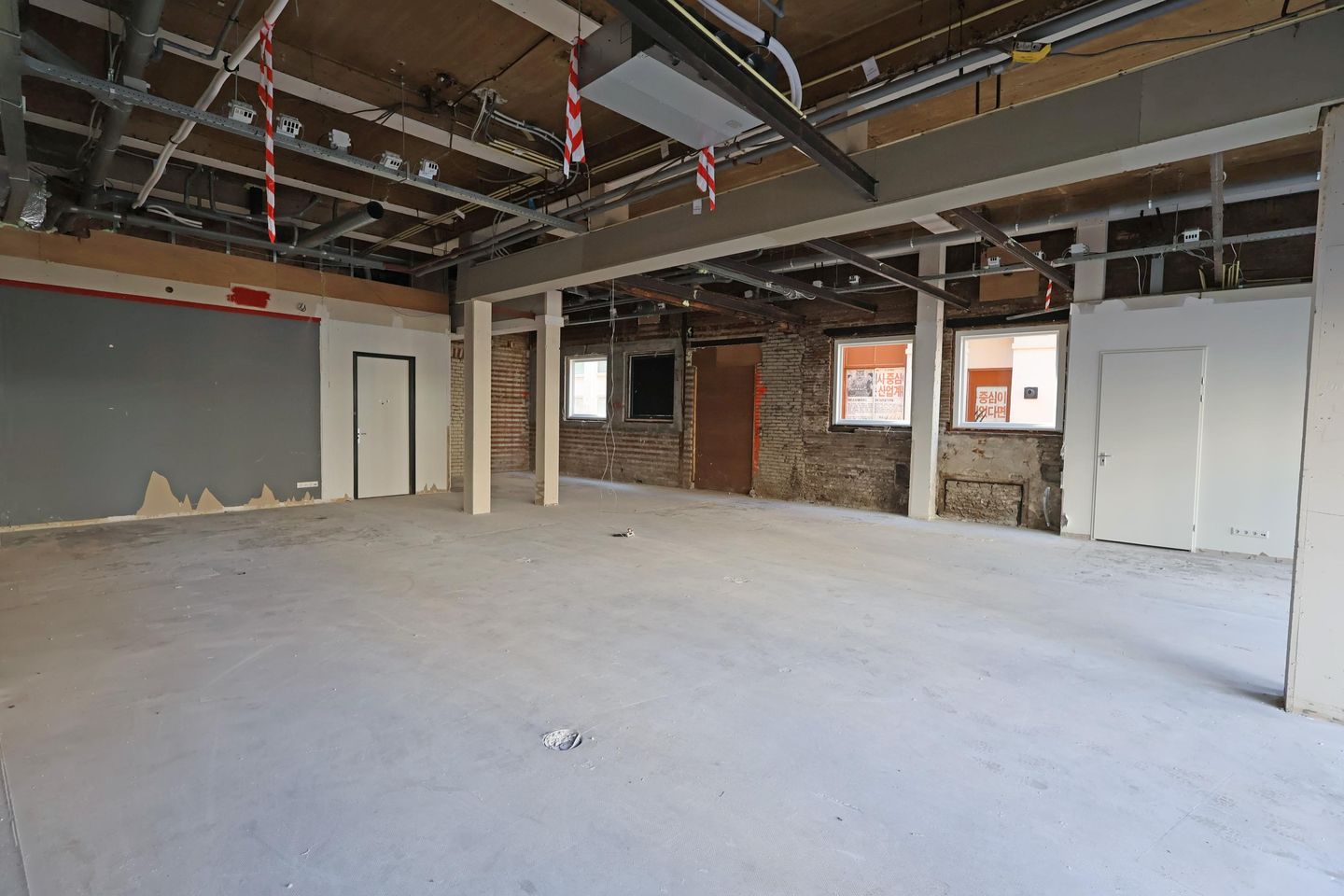 View photo 4 of Melkmarkt 31