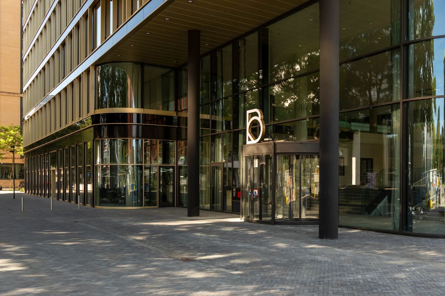 Bekijk foto 3 van Koningin Wilhelminaplein 2-A