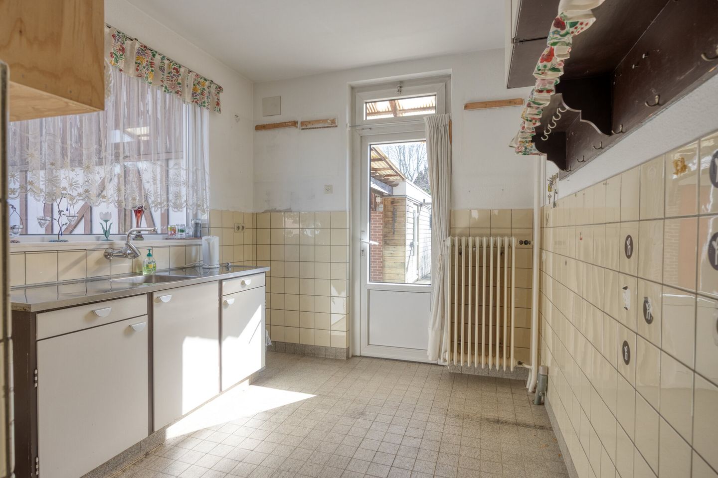 Semi-detached house with garage and garden in desirable Beek location — 14