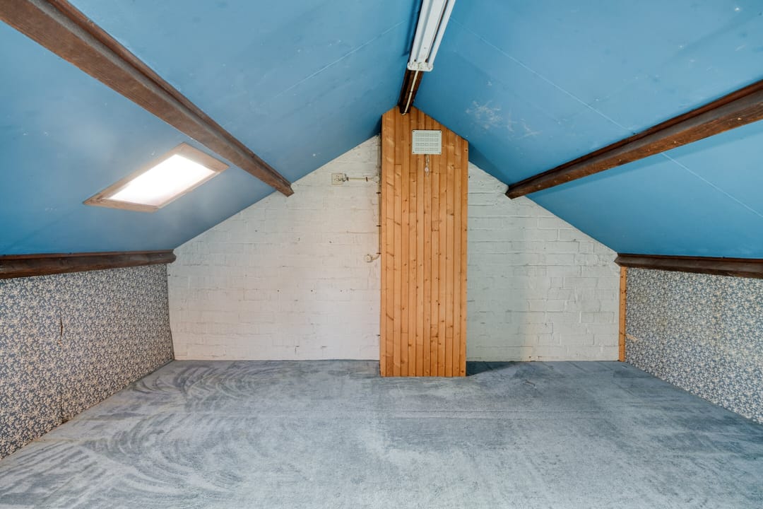 Semi-detached house with garage and garden in desirable Beek location — 26