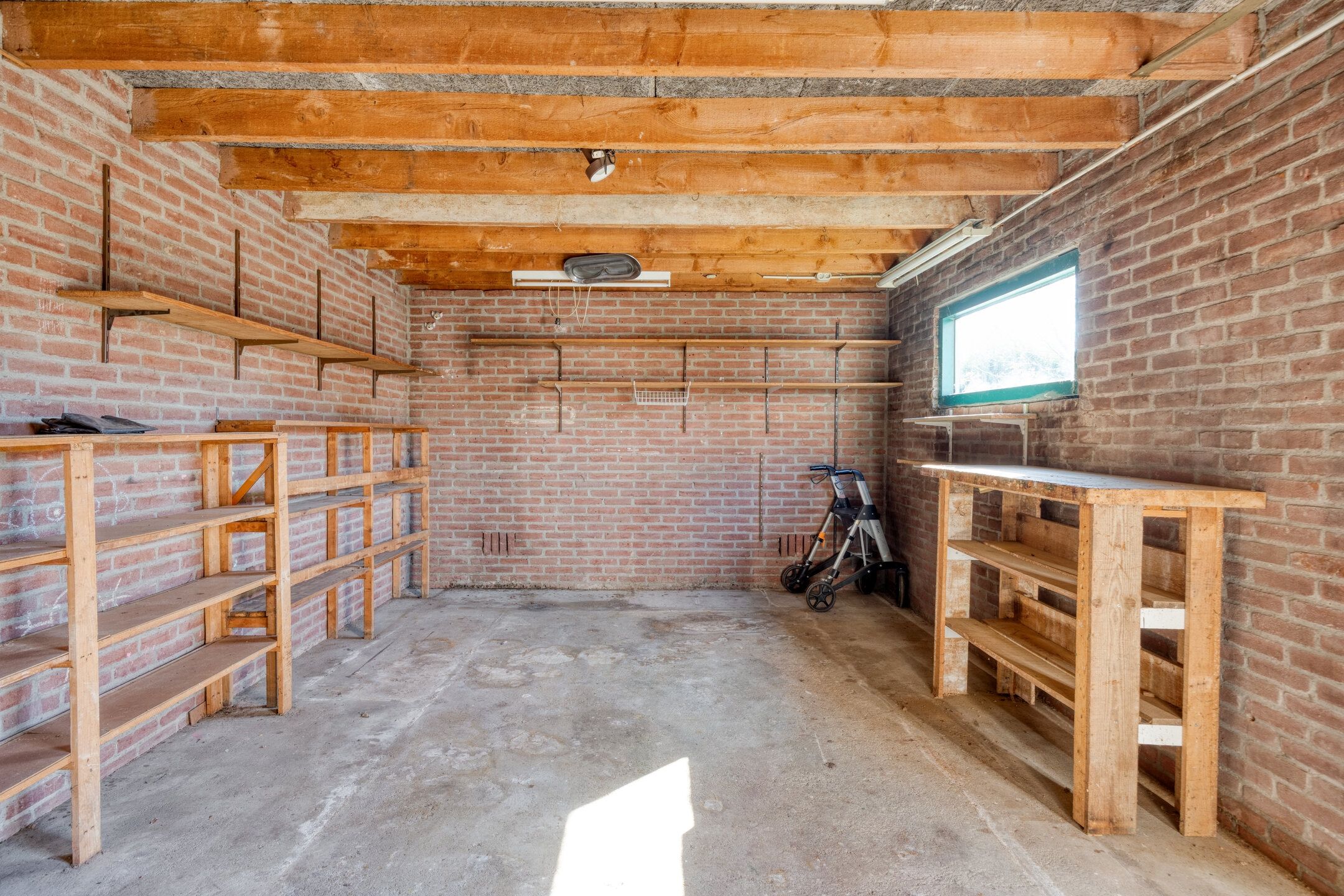 Semi-detached house with garage and garden in desirable Beek location — 33