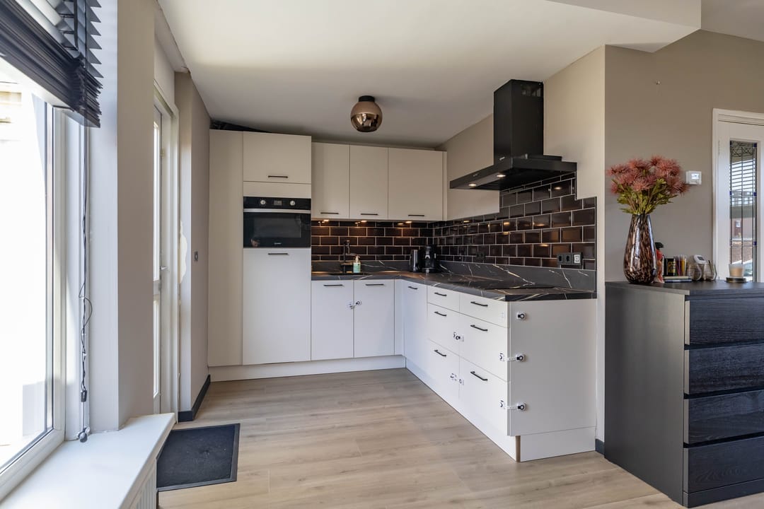 Photo 8 of Irenestraat 13