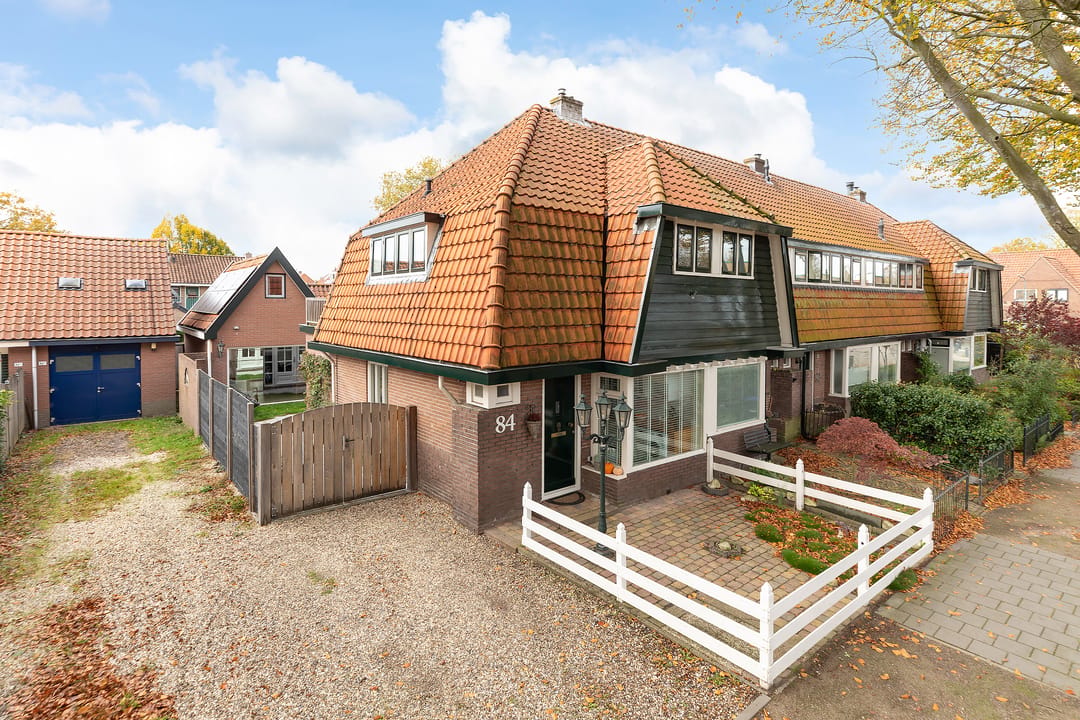 Charming 1930s Corner House with Outbuilding and Sunny Garden in Baarn — 28