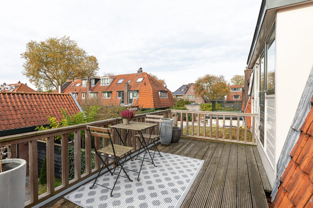 Charming 1930s Corner House with Outbuilding and Sunny Garden in Baarn — 16