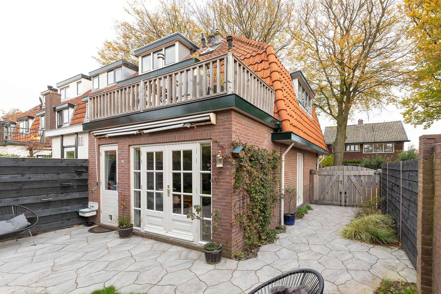 Charming 1930s Corner House with Outbuilding and Sunny Garden in Baarn — 25
