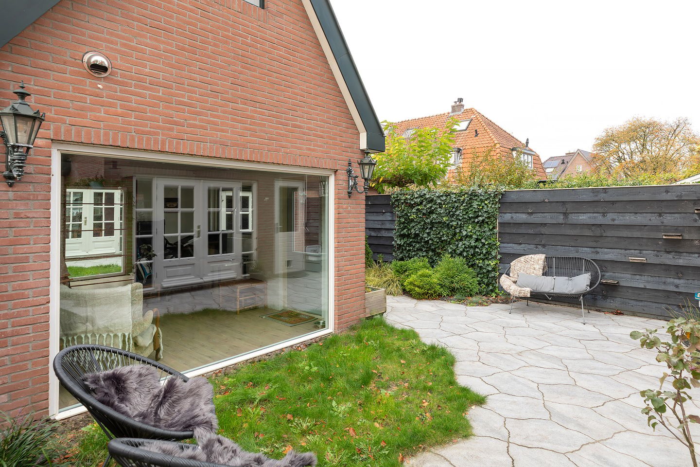 Charming 1930s Corner House with Outbuilding and Sunny Garden in Baarn — 19